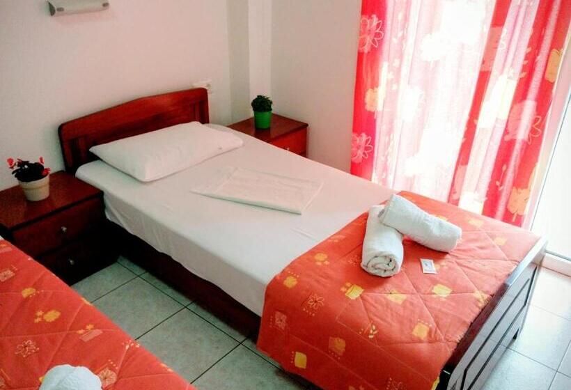 חדר סטודיו סטנדרד, Evagelia