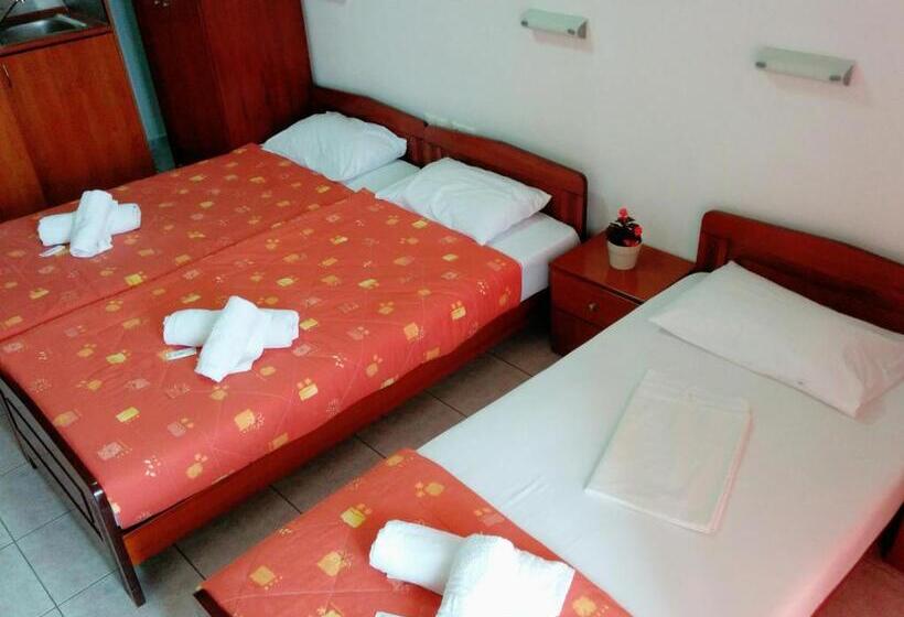 חדר סטודיו סטנדרד, Evagelia