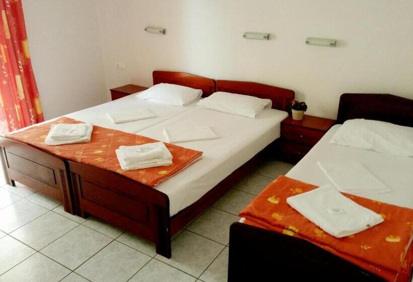 חדר סטודיו סטנדרד, Evagelia