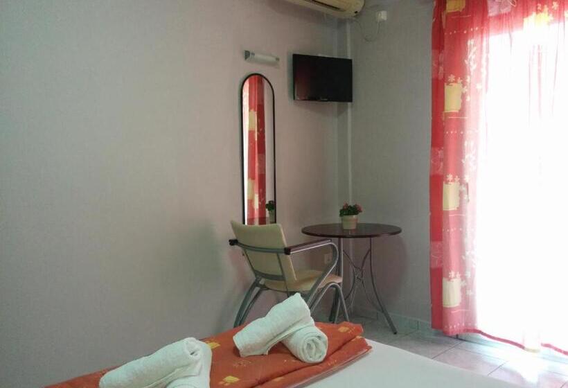 חדר סטודיו סטנדרד, Evagelia