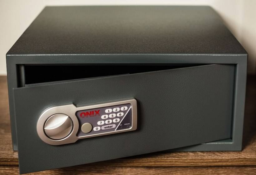 اتاق استاندارد, Granat