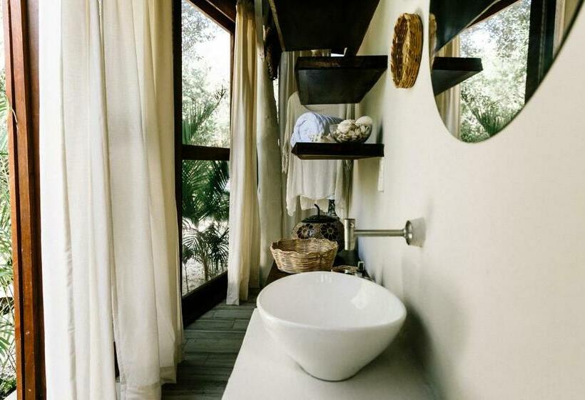 Bungalow Standard, Mamasan Treehouses & Cabins