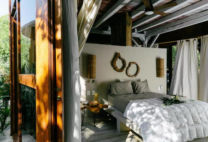 Bungalow Standard, Mamasan Treehouses & Cabins