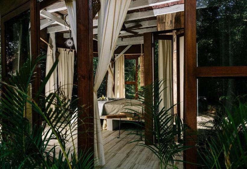Bungalow Standard, Mamasan Treehouses & Cabins
