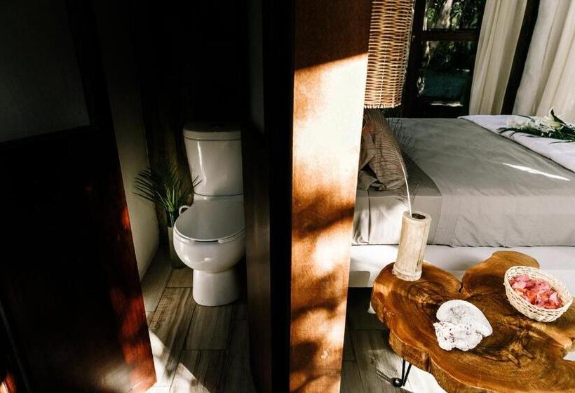 Bungalow Standard, Mamasan Treehouses & Cabins