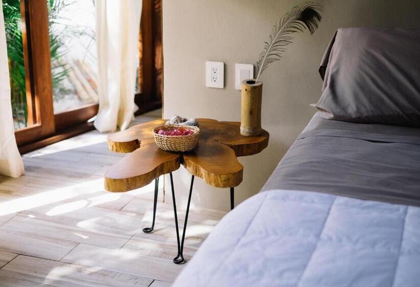 Bungalow Standard, Mamasan Treehouses & Cabins