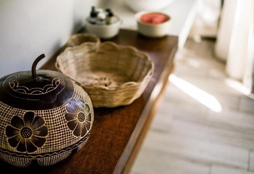 Bungalow Standard, Mamasan Treehouses & Cabins