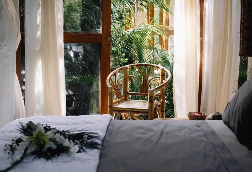 Bungalow Standard, Mamasan Treehouses & Cabins