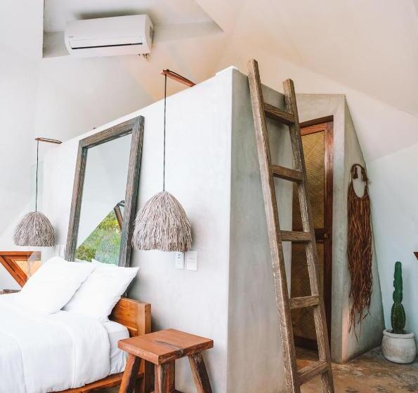 Studio Deluxe, Mamasan Treehouses & Cabins