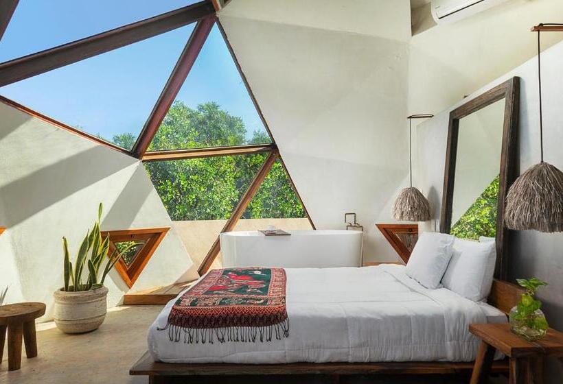 Studio Deluxe, Mamasan Treehouses & Cabins