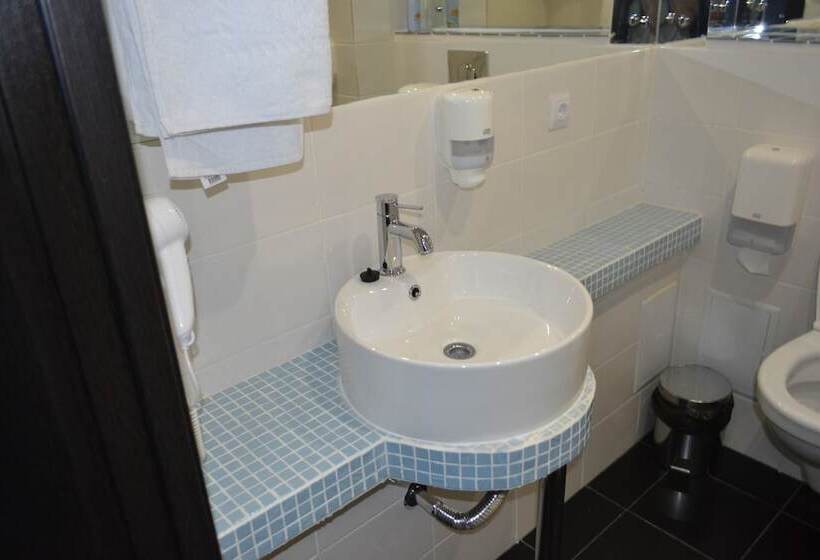 اتاق استاندارد سه نفره, Planeta Spa