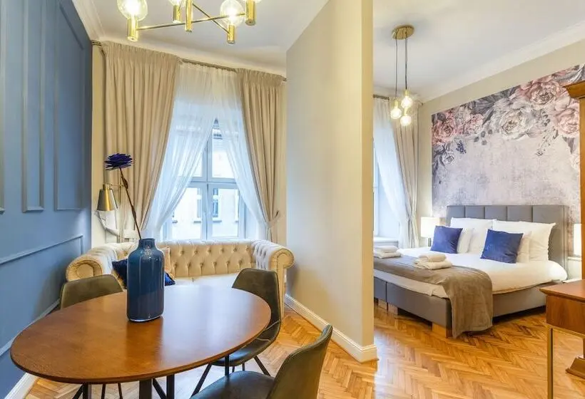 استودیوی استاندارد, Mr 3 Apartments