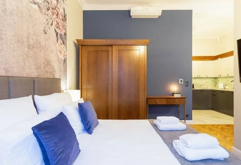 استودیوی استاندارد, Mr 3 Apartments
