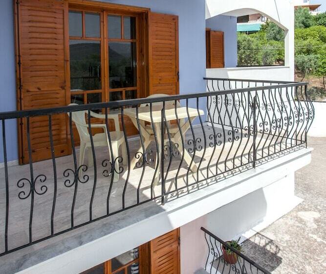 חדר אקונומי, Orelia Pension