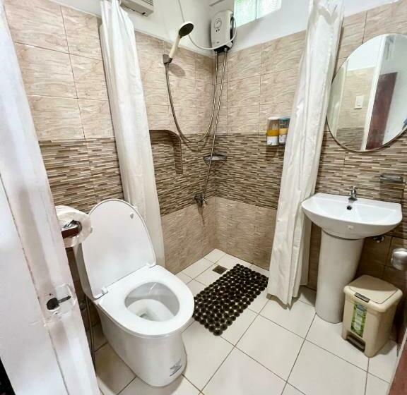 اتاق لوکس سه تخته, Balai Tinay Guesthouse