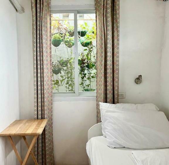 اتاق لوکس سه تخته, Balai Tinay Guesthouse