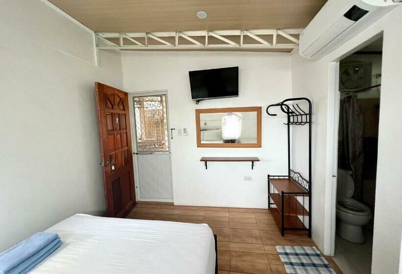 اتاق لوکس سه تخته, Balai Tinay Guesthouse