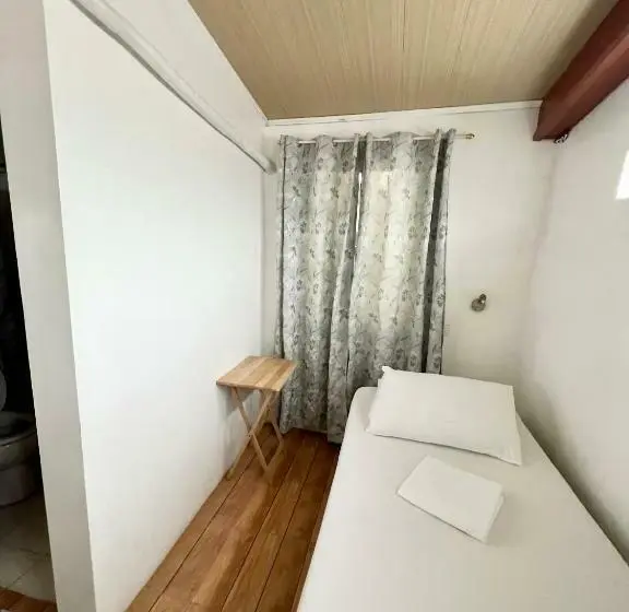 اتاق لوکس سه تخته, Balai Tinay Guesthouse