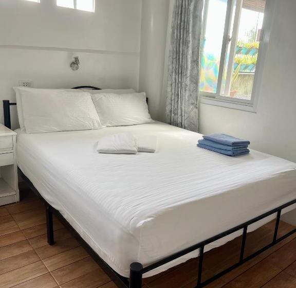 اتاق لوکس سه تخته, Balai Tinay Guesthouse