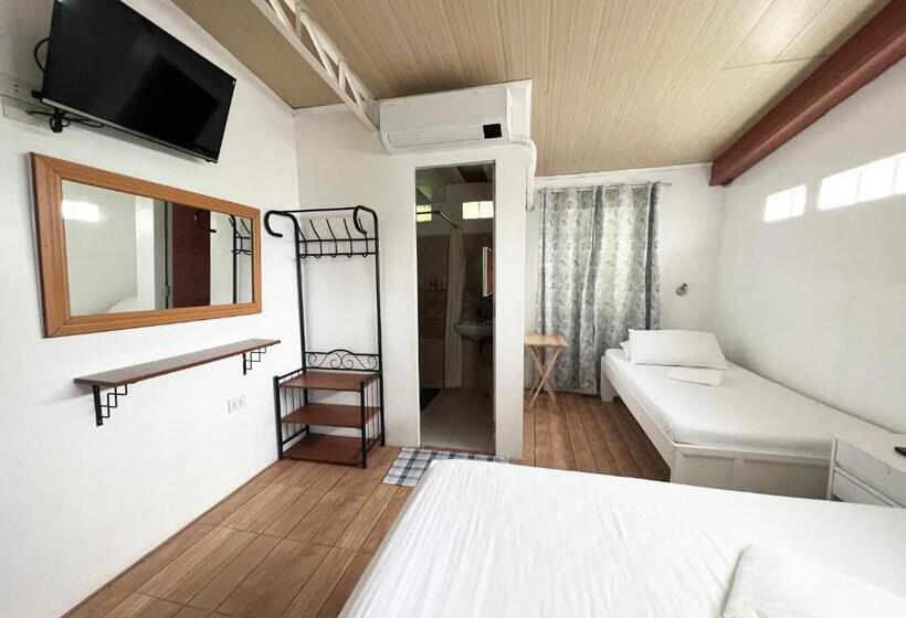 اتاق لوکس سه تخته, Balai Tinay Guesthouse