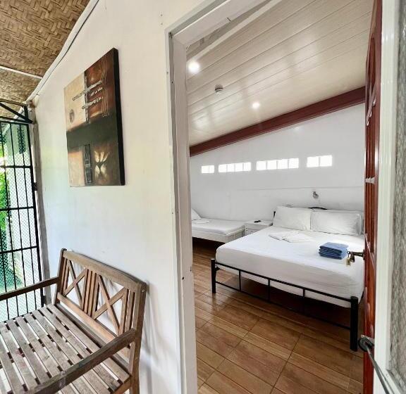 اتاق لوکس سه تخته, Balai Tinay Guesthouse