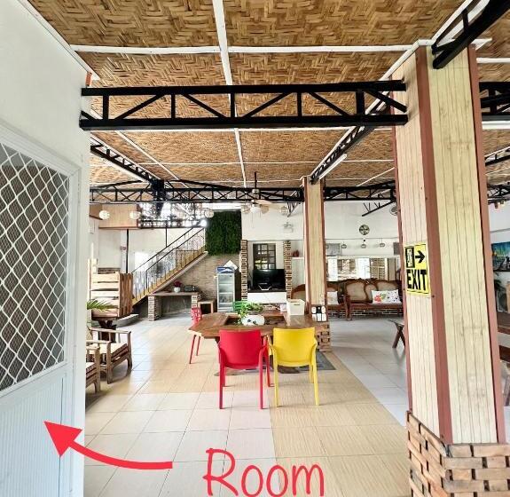 اتاق لوکس سه تخته, Balai Tinay Guesthouse