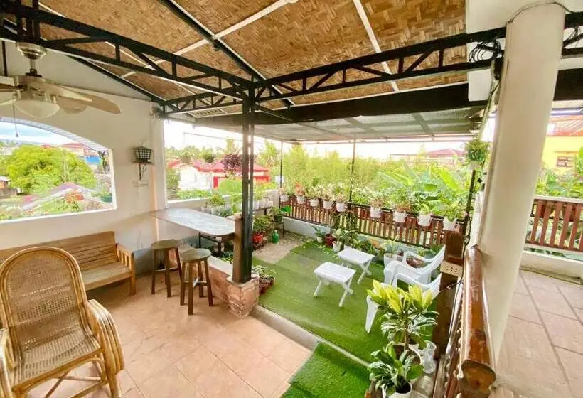 اتاق خانوادگی با چشم‌انداز کوه, Balai Tinay Guesthouse