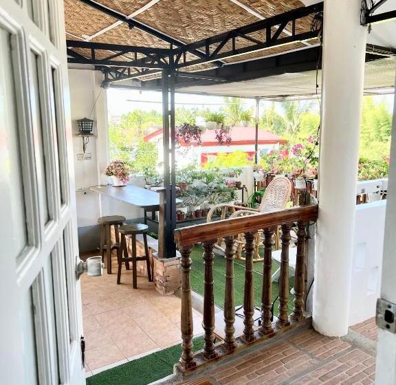 اتاق خانوادگی با چشمانداز کوه, Balai Tinay Guesthouse