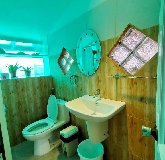 اتاق خانوادگی با چشمانداز کوه, Balai Tinay Guesthouse