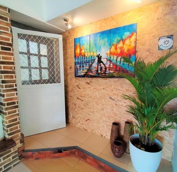 스탠다드 발코니 스튜디오, Balai Tinay Guesthouse
