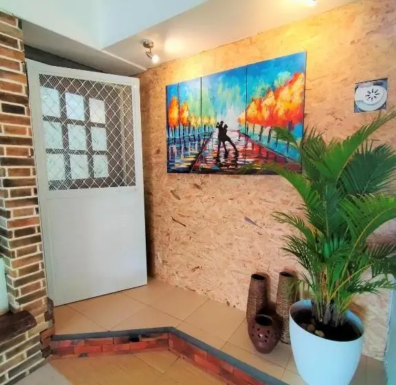 استودیو استاندارد با بالکن, Balai Tinay Guesthouse