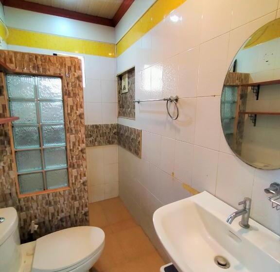 استودیو استاندارد با بالکن, Balai Tinay Guesthouse