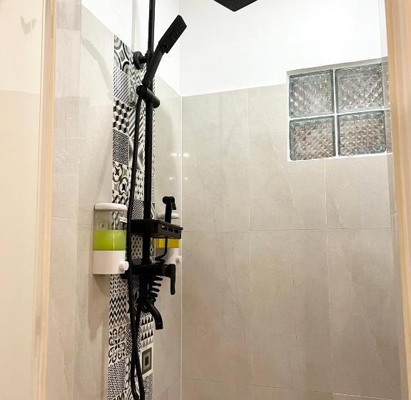 اتاق خانوادگی, Balai Tinay Guesthouse