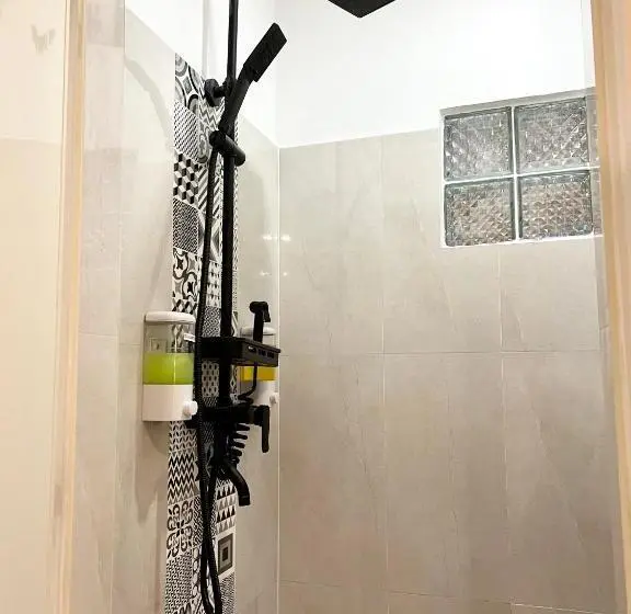 اتاق خانوادگی, Balai Tinay Guesthouse