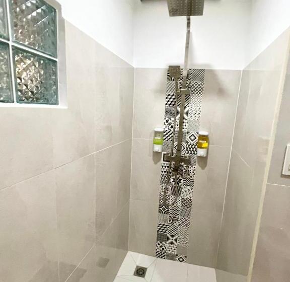 اتاق خانوادگی, Balai Tinay Guesthouse