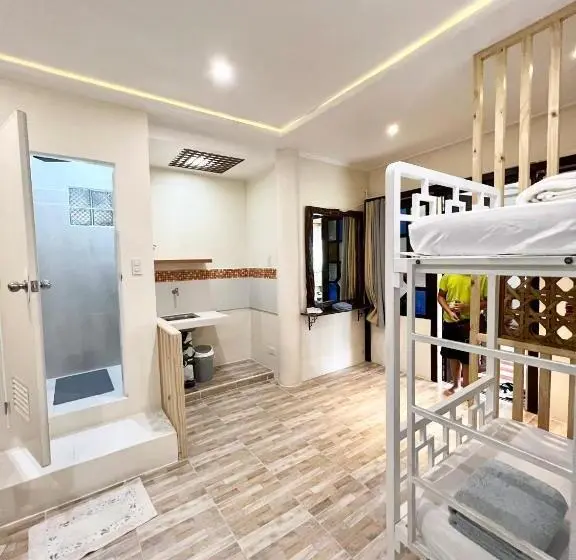 اتاق خانوادگی, Balai Tinay Guesthouse