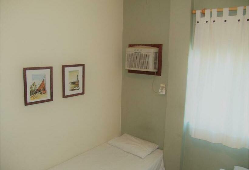 四人高级间, Fatti