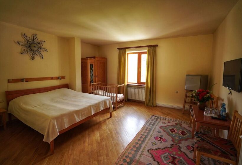 اتاق خانوادگی, Mirhav