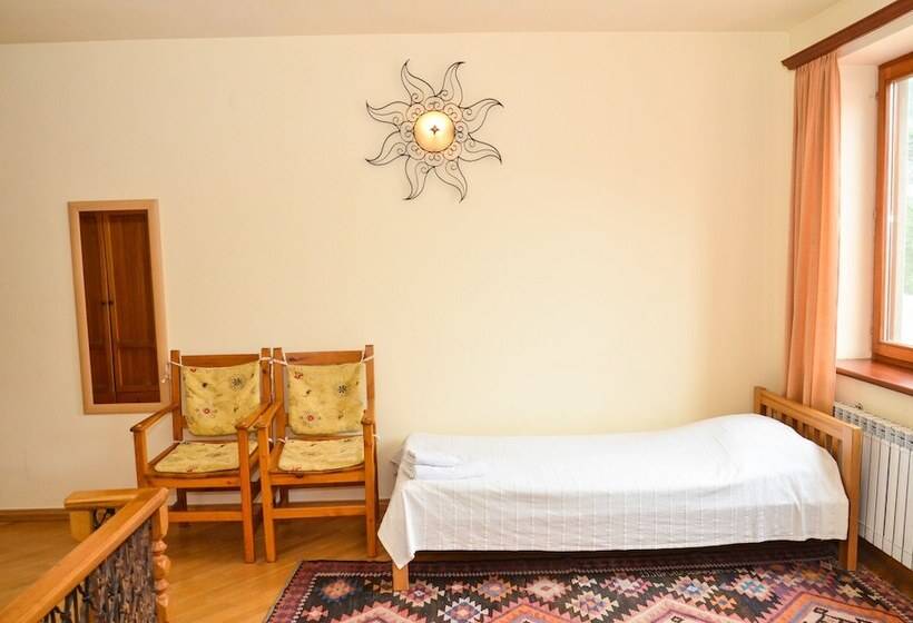 اتاق خانوادگی, Mirhav