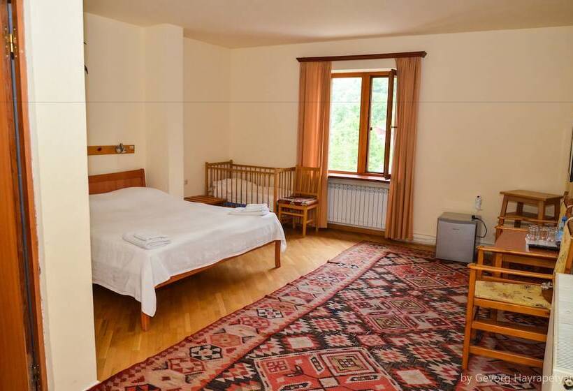 اتاق خانوادگی, Mirhav