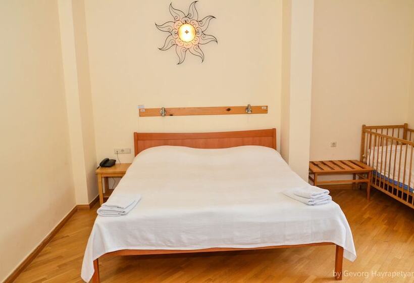 اتاق خانوادگی, Mirhav