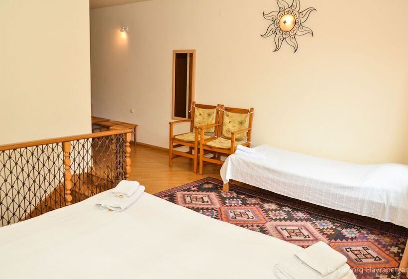 اتاق خانوادگی, Mirhav