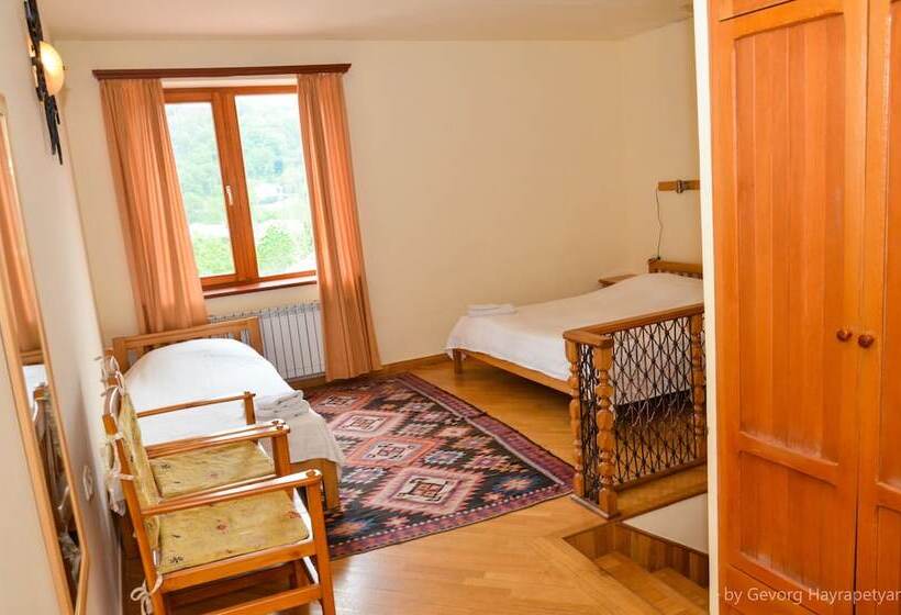 اتاق خانوادگی, Mirhav