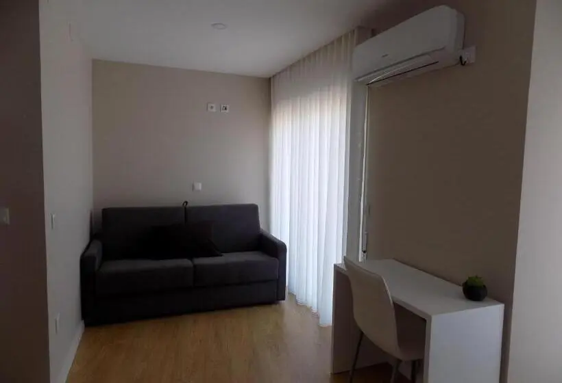 سوییت خانوادگی, Cmb Guesthouse