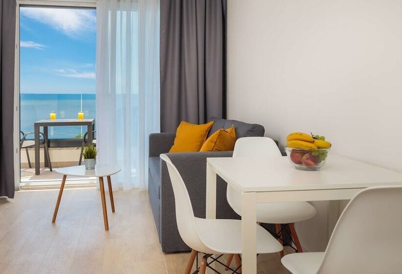 オーシャンビュースーペリアワンルーム, Villa Medak