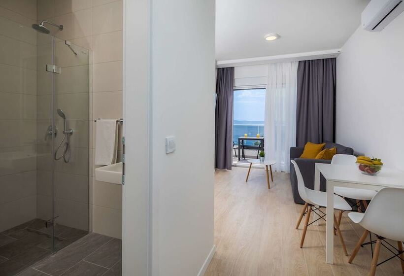 オーシャンビュースーペリアワンルーム, Villa Medak