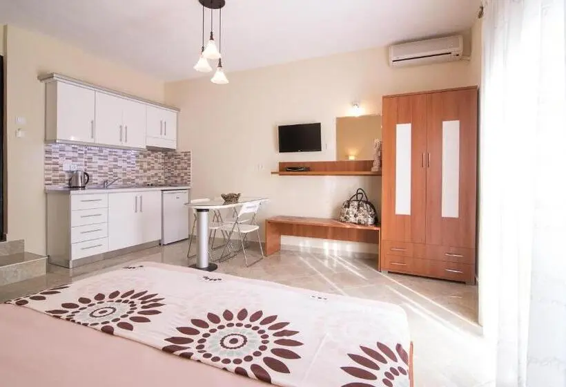 Standard-studio, Tsamakdas House