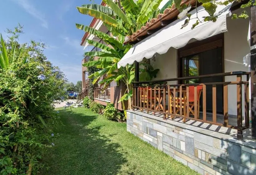 Standard-studio, Tsamakdas House