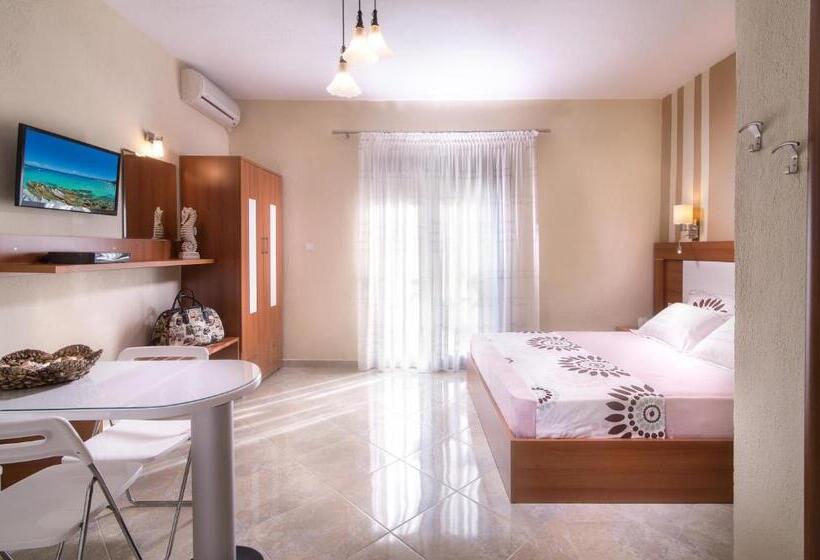 חדר סטודיו סטנדרד, Tsamakdas House