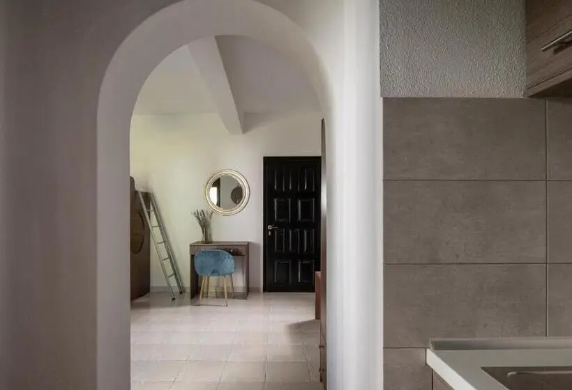 Perhestudio, Tsamakdas House